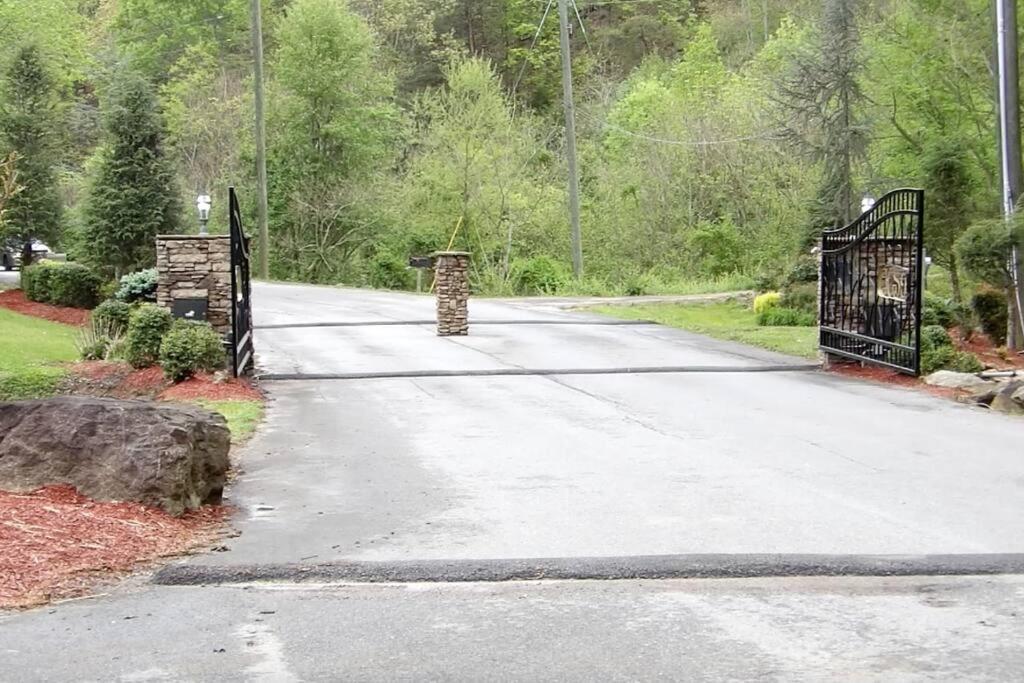 Beary Tale! Your Happily Ever After Starts Here! Sevierville Extérieur photo